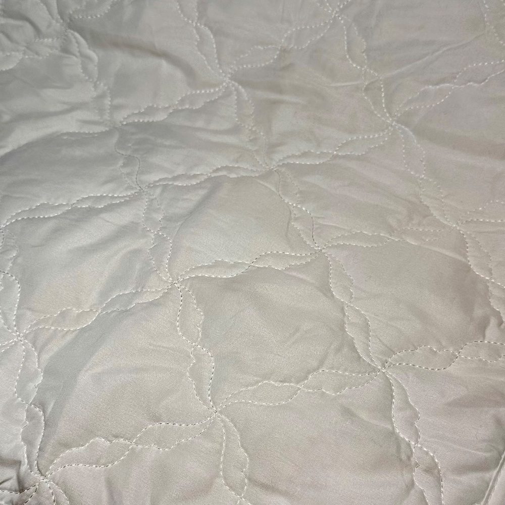 New Quilted Mattress Pad Cover + 2 Pillow Protectors  Queen - Picture 3 of 8